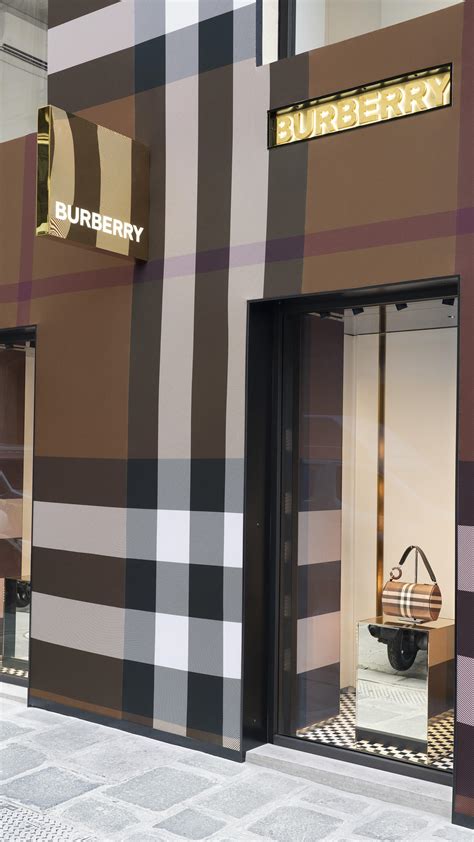 burberry paris website.